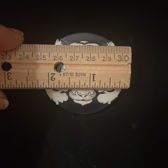 Tiger Pin- black & white-artist signed - Picture 5 of 5